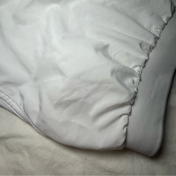 Under Armour Women's White Athletic Shorts XL - Picture 8 of 16